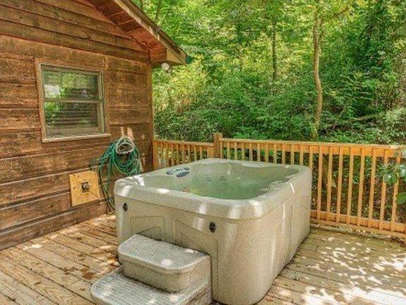 Treehouse Between Gatlinburg And Pigeon Forge. Pet Friendly! Eksteriør bilde